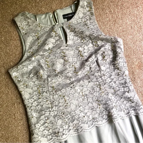 CACHET GOWN - Picture 2 of 7